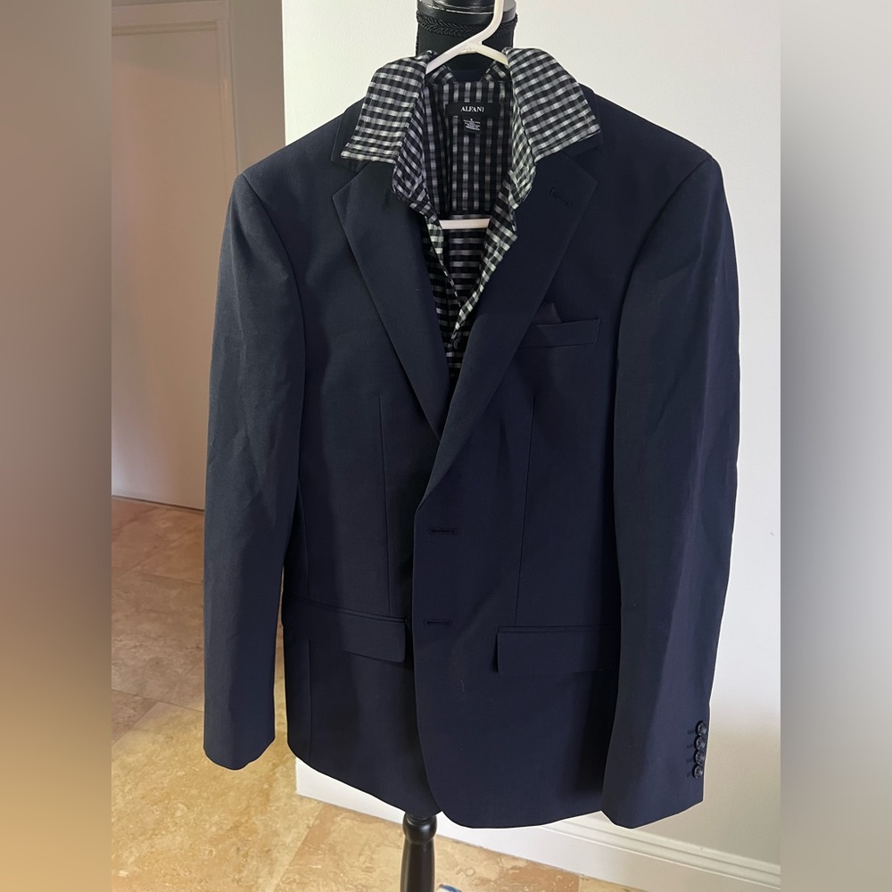 Bar III skinny fit suit. Coat and pants set. 32/32 Navy color.
